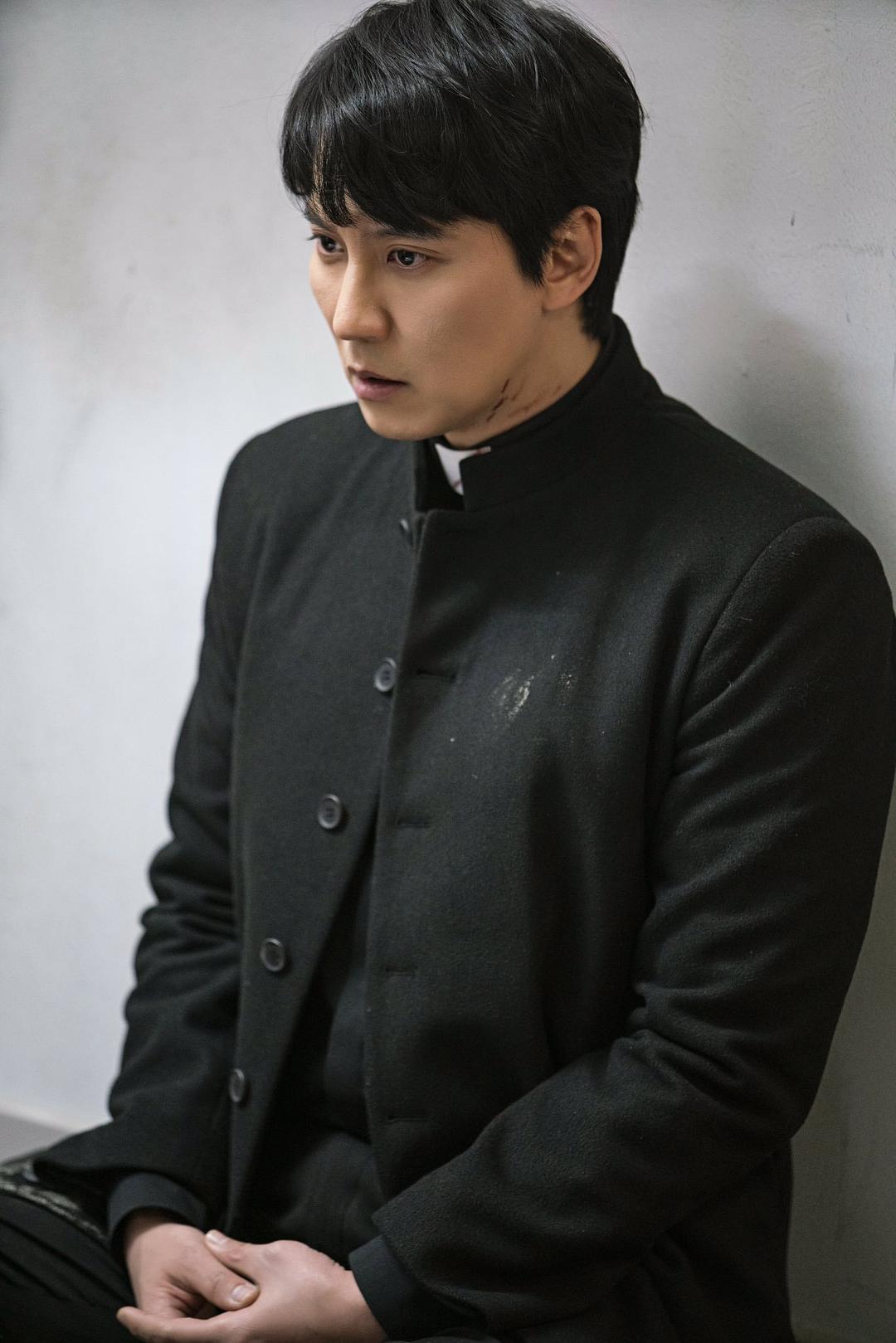 《热血司祭》海报第41张图片