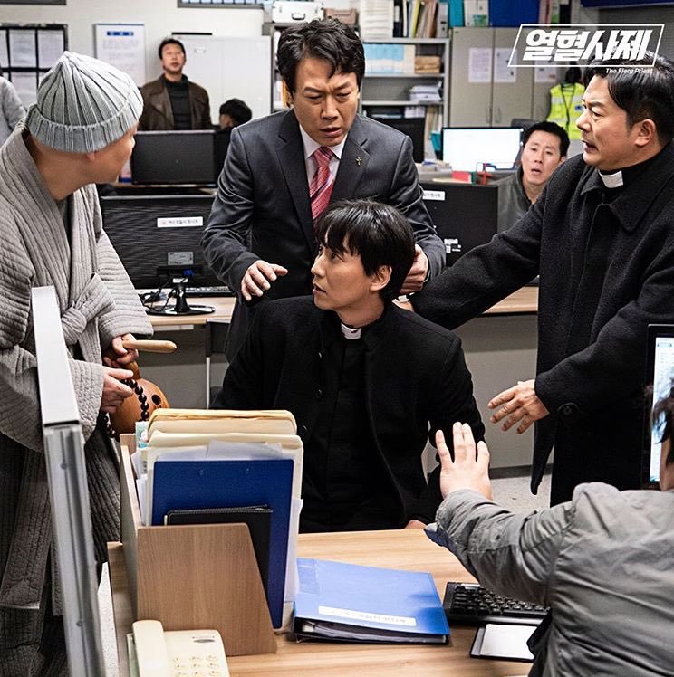 《热血司祭》海报第35张图片