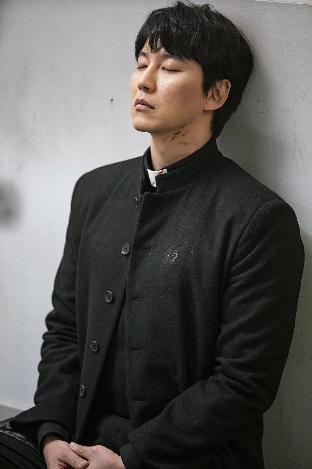 《热血司祭》海报第33张图片