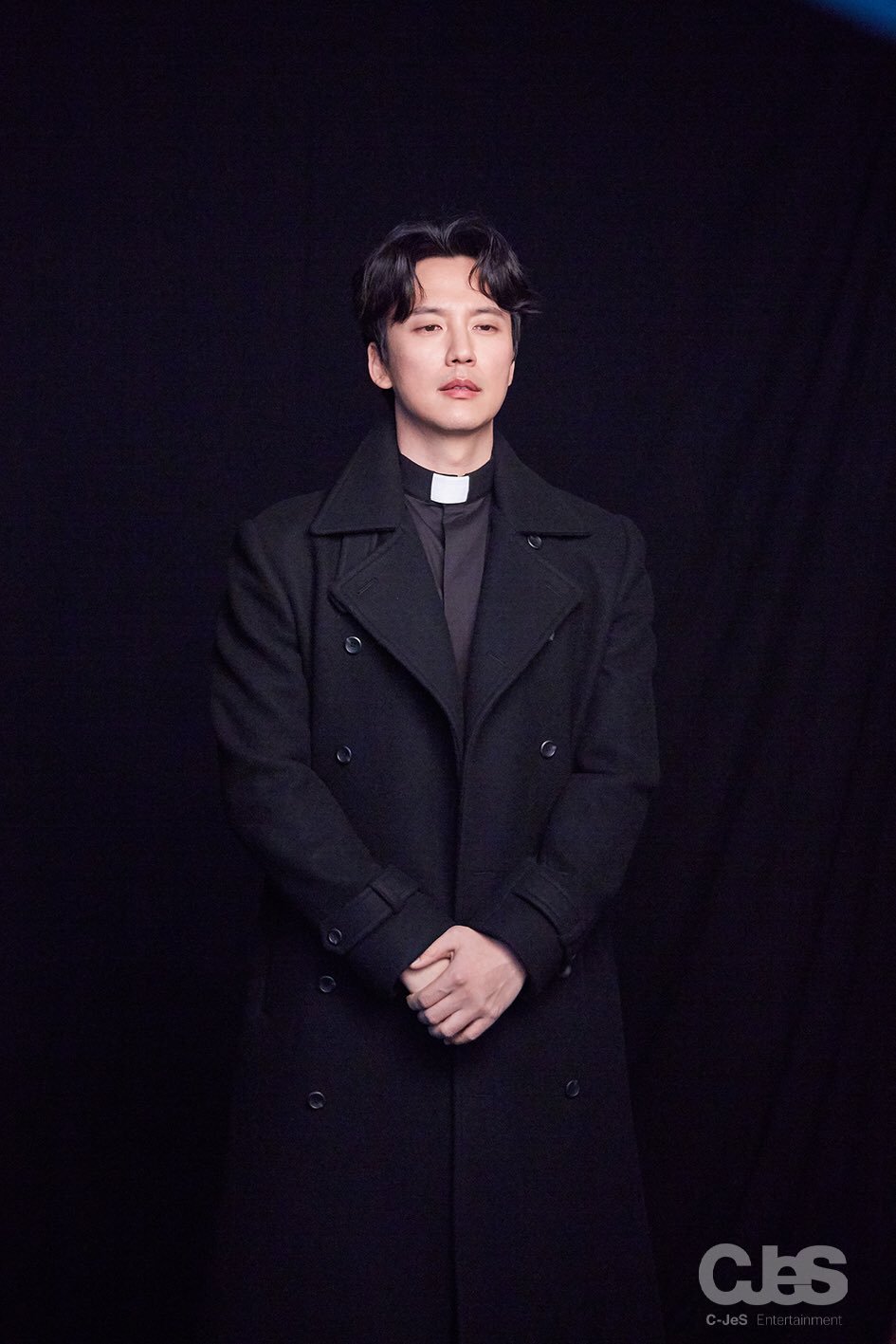 《热血司祭》剧照