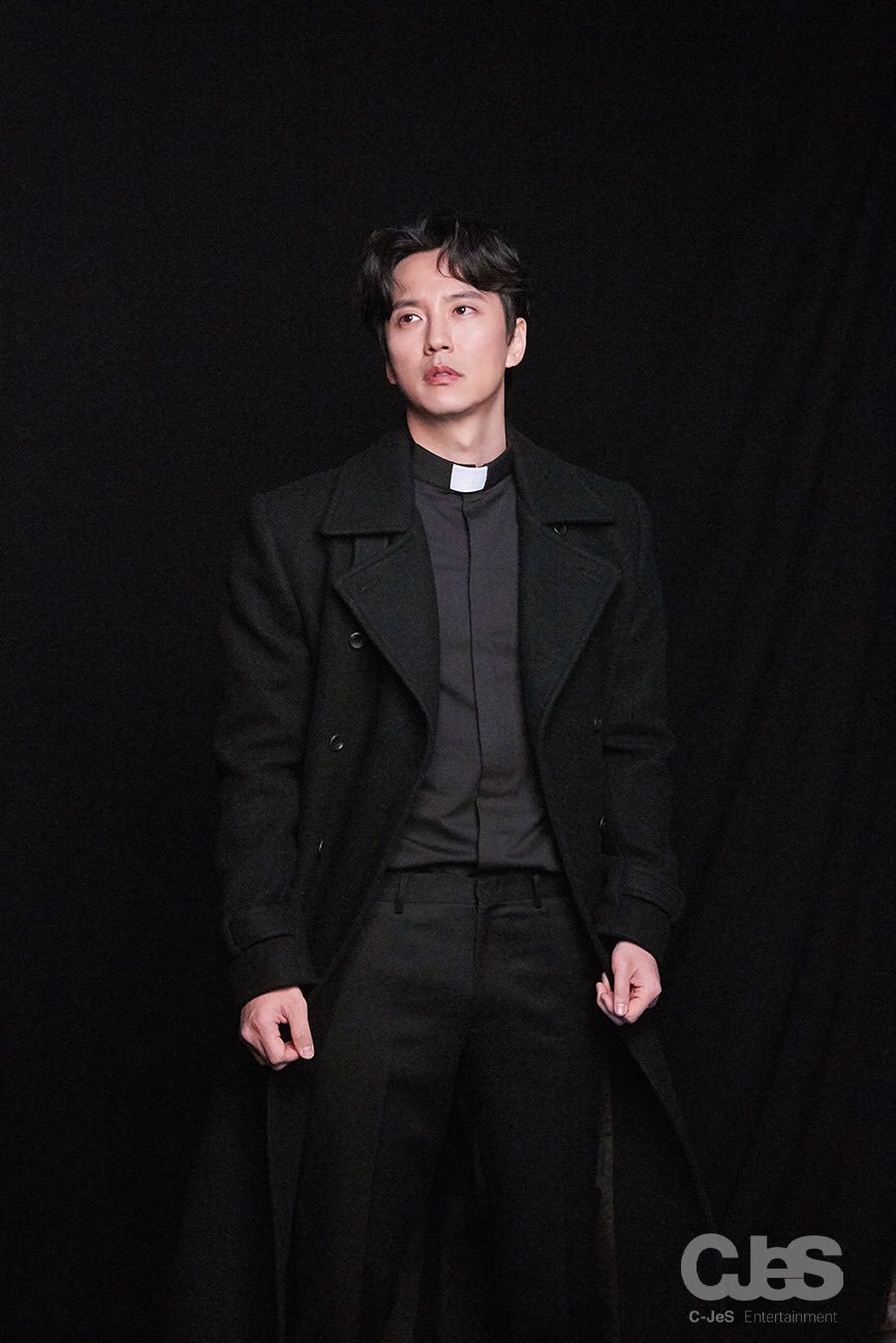 《热血司祭》剧照