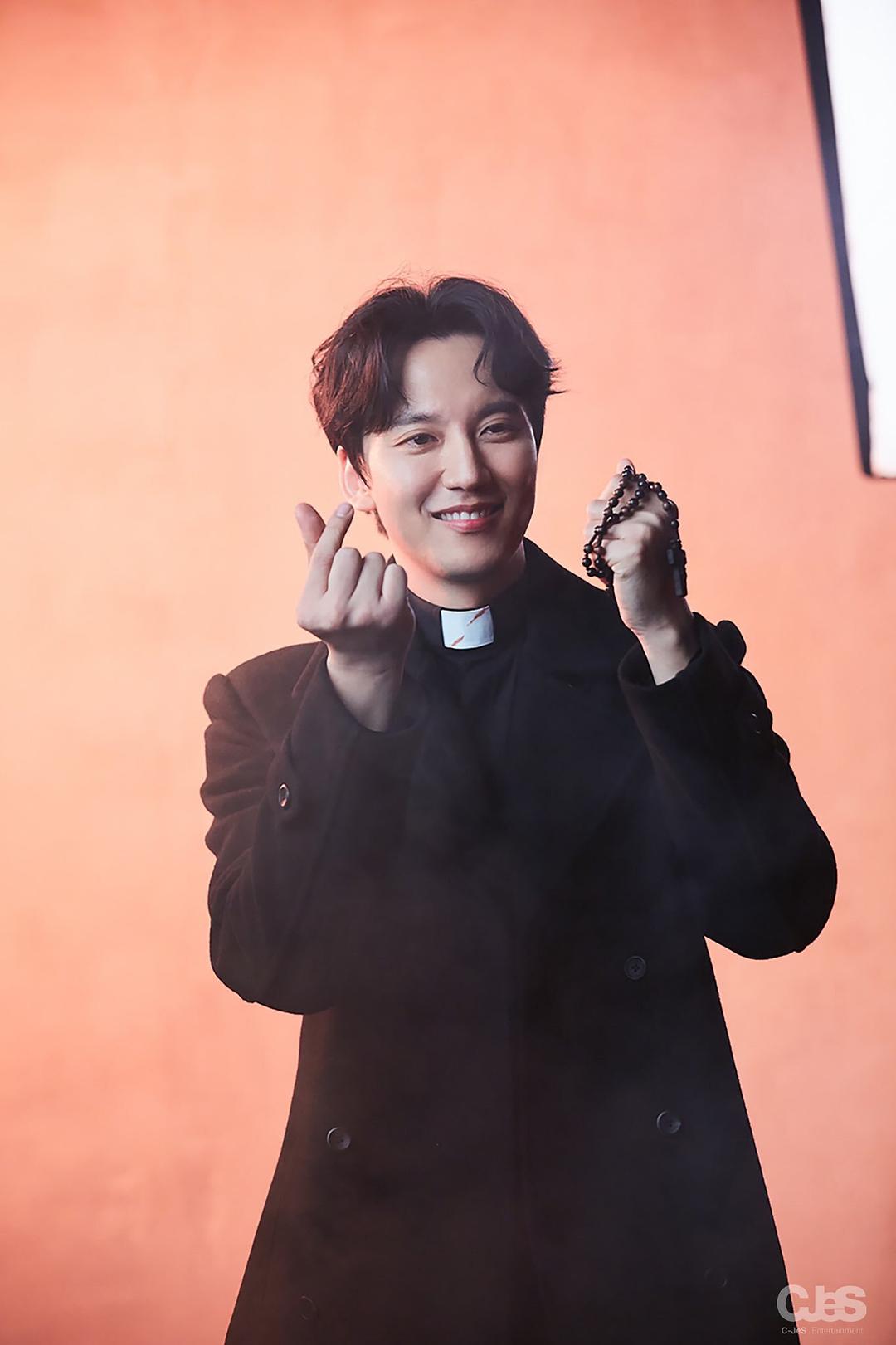 《热血司祭》海报第24张图片