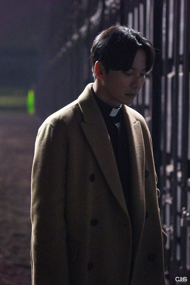 《热血司祭》海报第54张图片