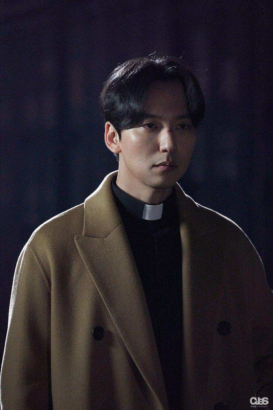 《热血司祭》海报第53张图片