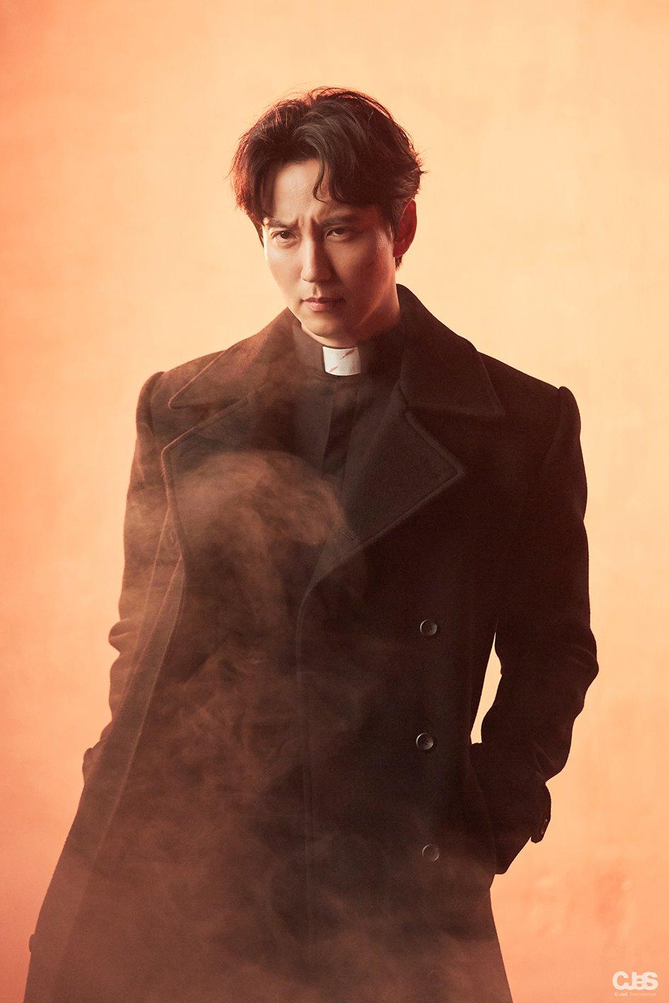 《热血司祭》海报第15张图片