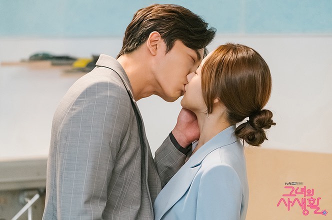 《她的私生活》剧照第44张图片