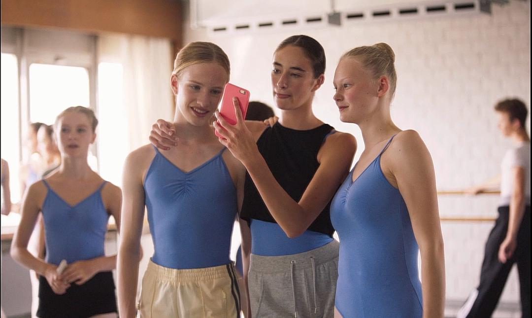 《女孩》海报第52张图片