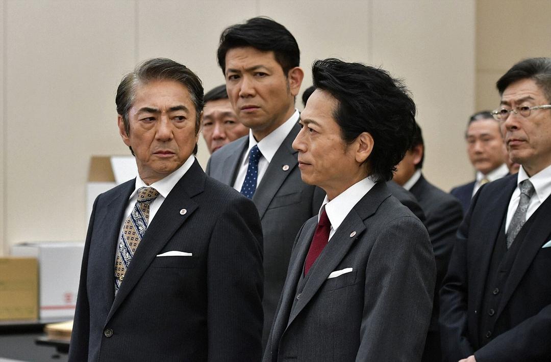 《集体降职》海报第49张图片