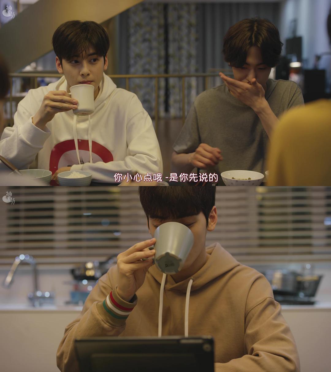 车银优拿杯子的手势很...