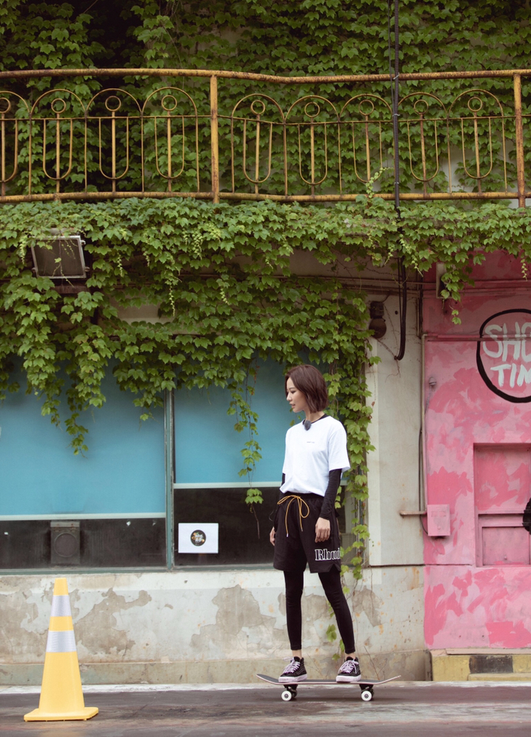 王珞丹挑战绕桩