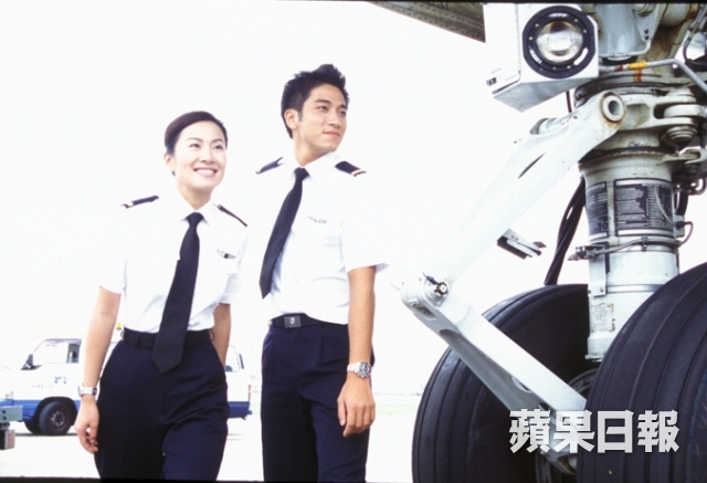 《冲上云霄》海报