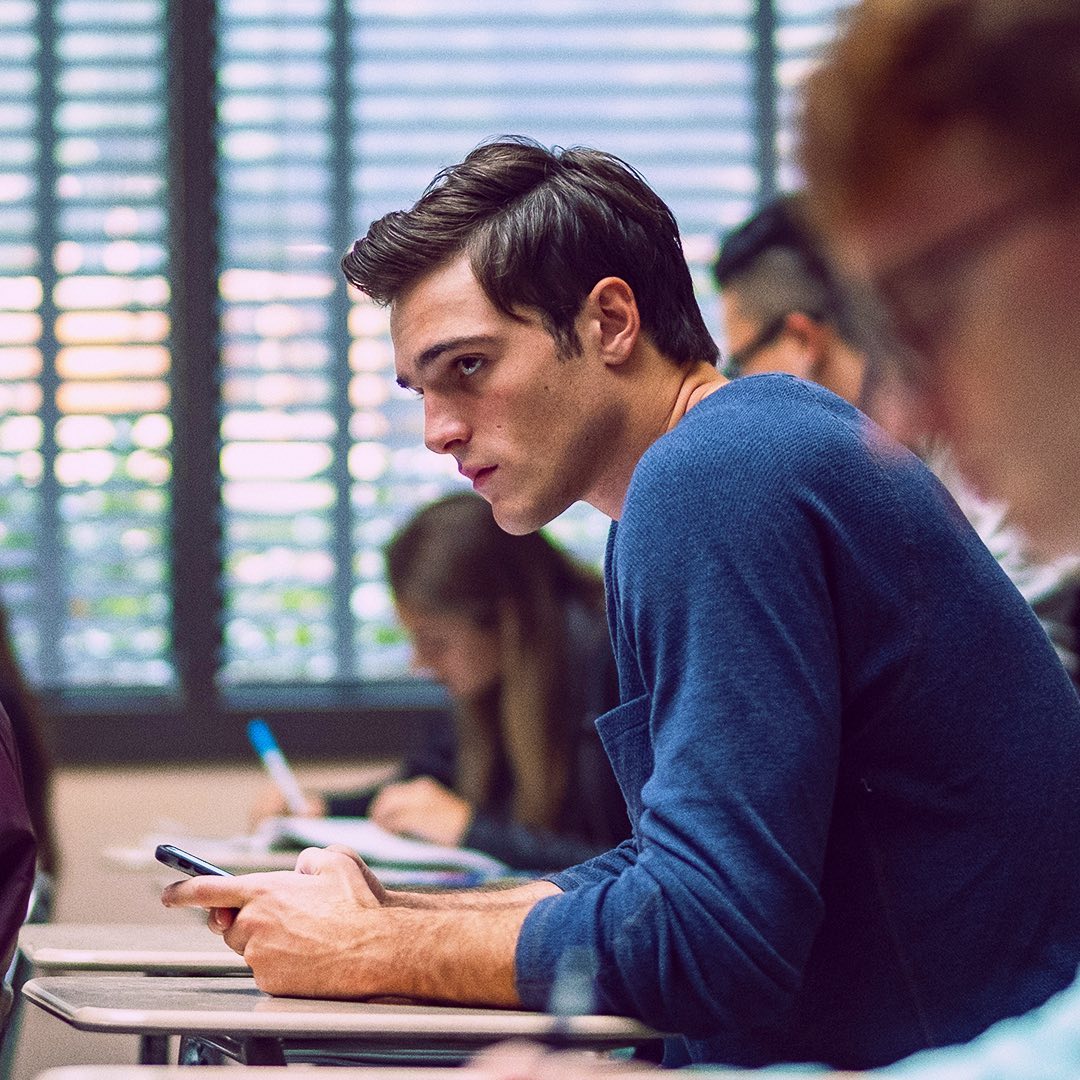 《亢奋第一季》剧照第30张图片