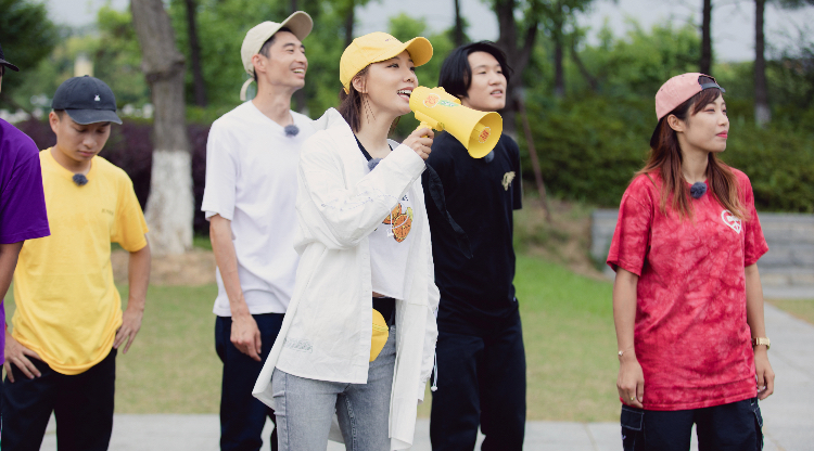 王珞丹担任领队