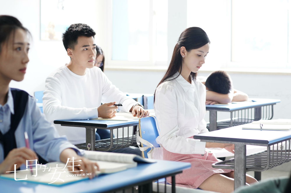 乔骏达默默守护陈都灵