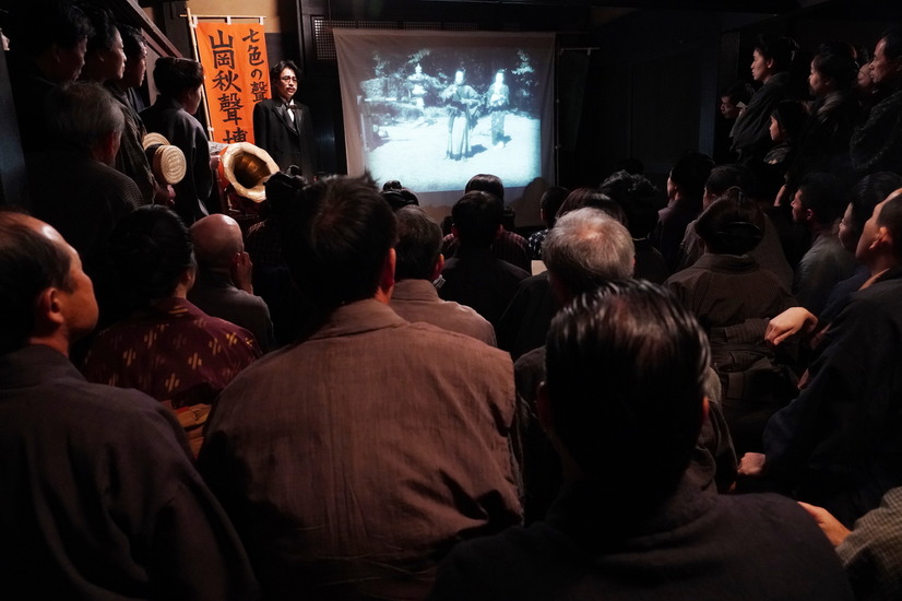 《默片解说员》剧照第14张图片