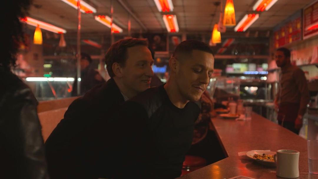 男警官蜜汁微笑