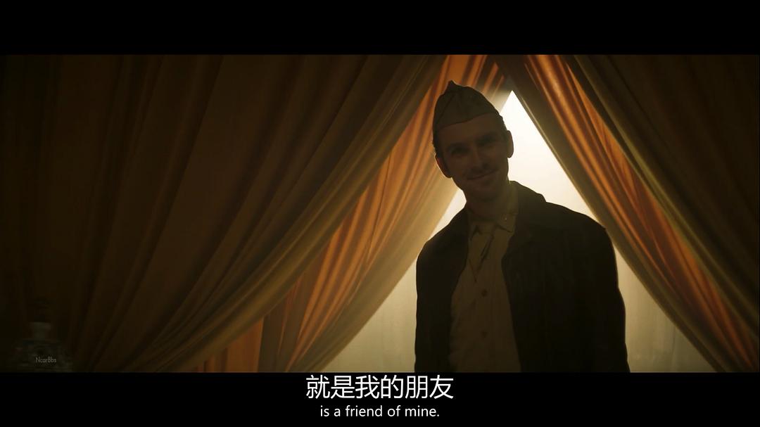 穿军装的丹丹龙，啊我...