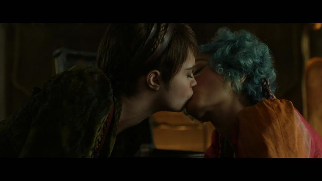 卡抽亲女的，咋亲咋顺...