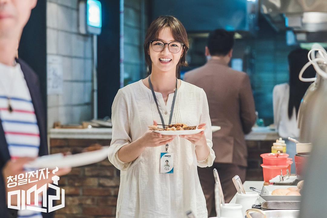 《清日电子李小姐》剧照第15张图片