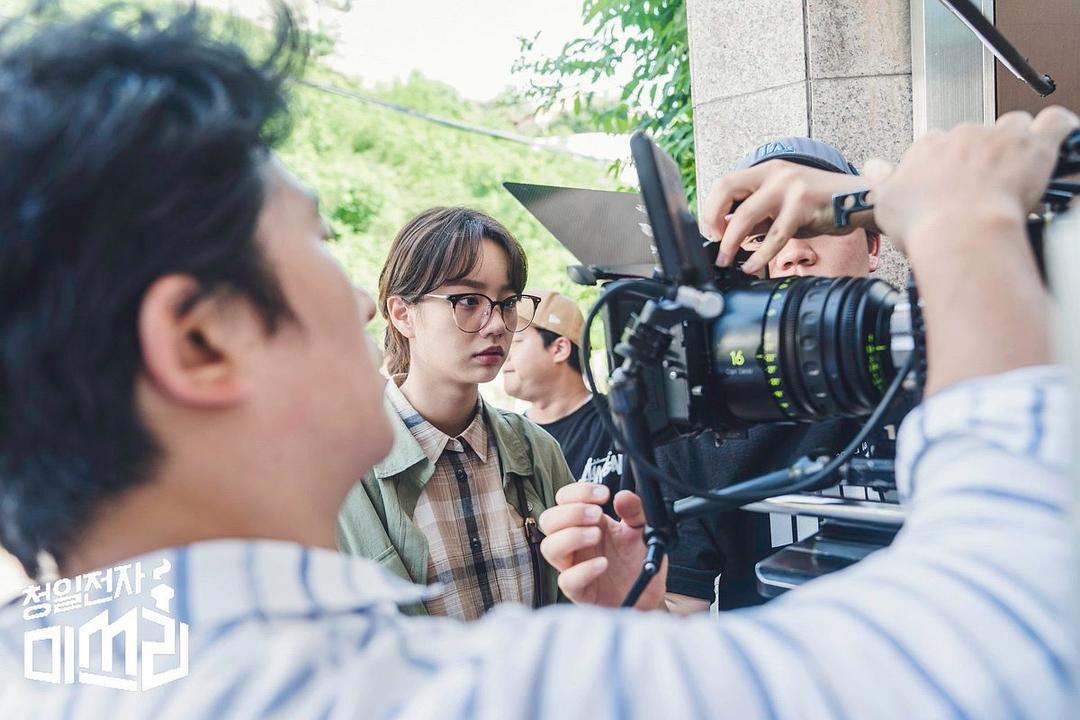 《清日电子李小姐》剧照第11张图片