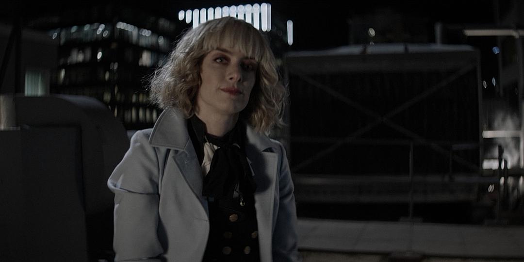 《蝙蝠女侠第一季》剧照第17张图片