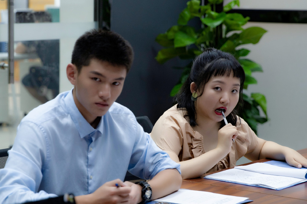 《生活对我下手了2》剧照第13张图片