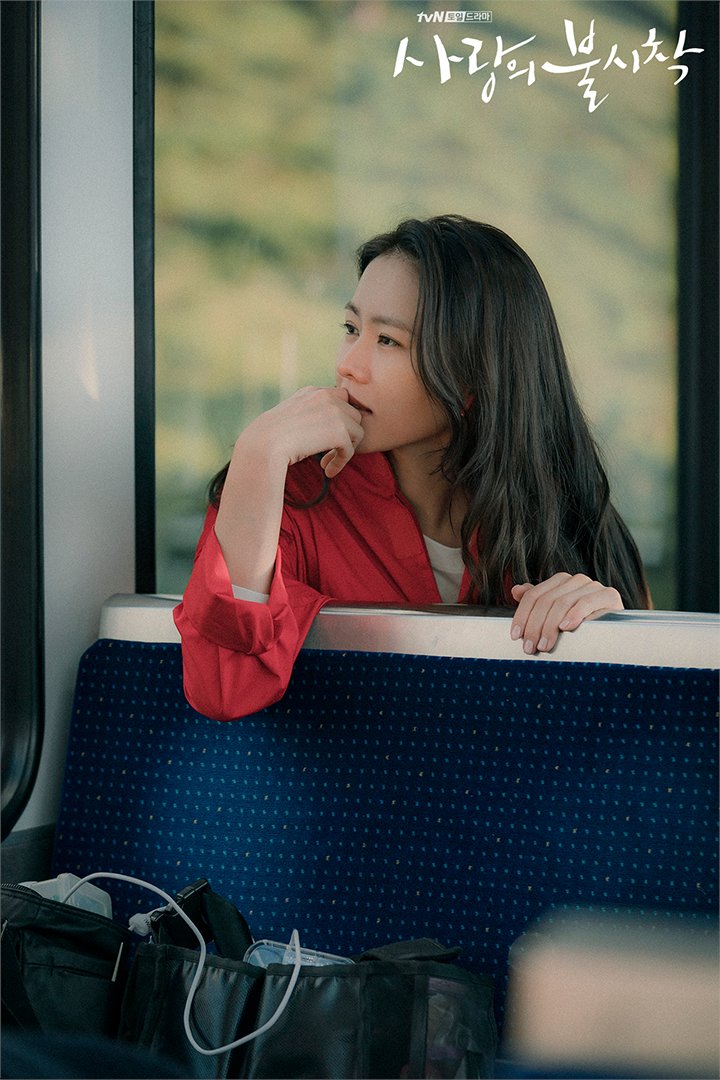 《爱的迫降》海报第33张图片