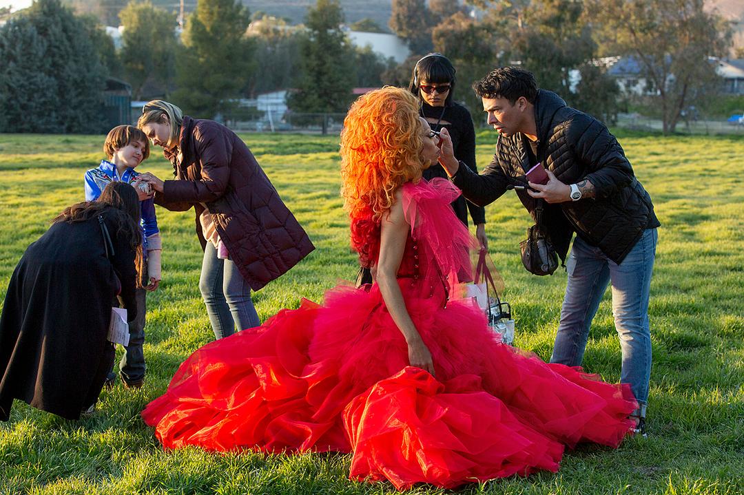 《酷妹辣皇后》海报第49张图片