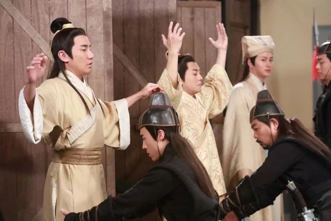 《丫鬟大联盟》海报第4张图片