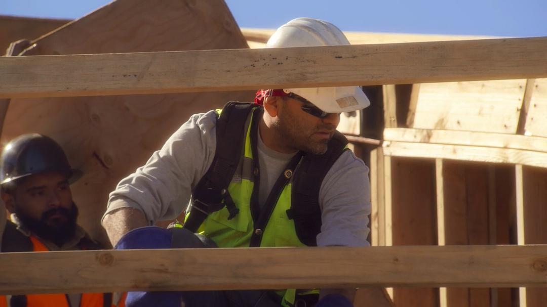 《酷妹辣皇后》海报第30张图片