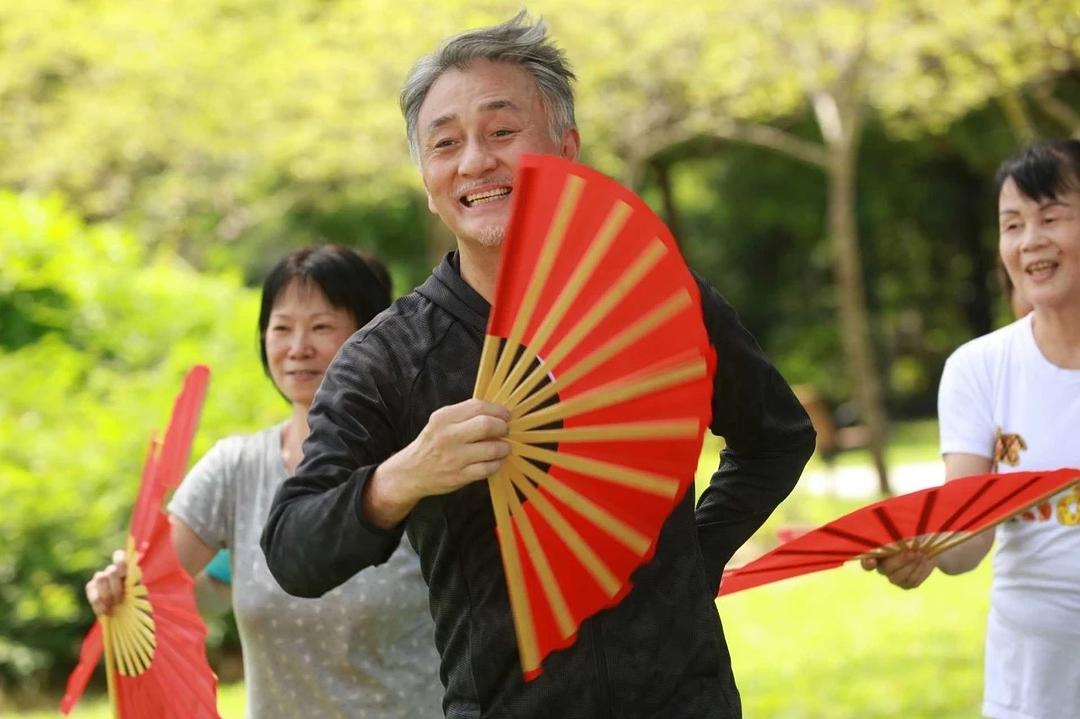 《牛下女高音》剧照