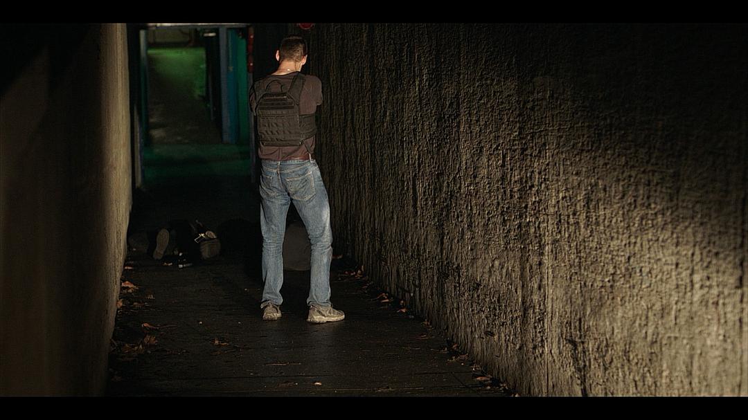 《绊脚石》剧照第29张图片