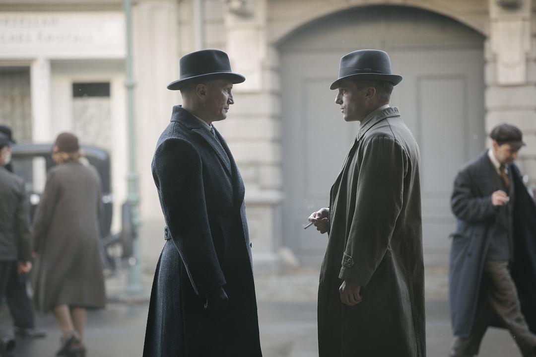 《巴比伦柏林第三季》海报第28张图片