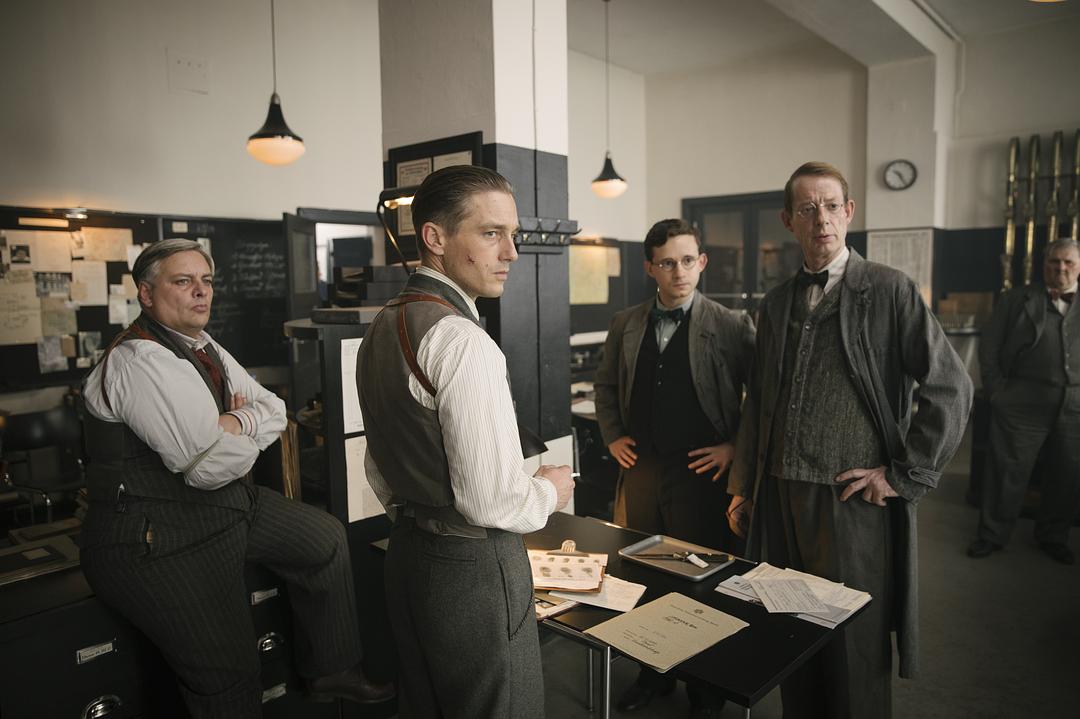 《巴比伦柏林第三季》海报第15张图片