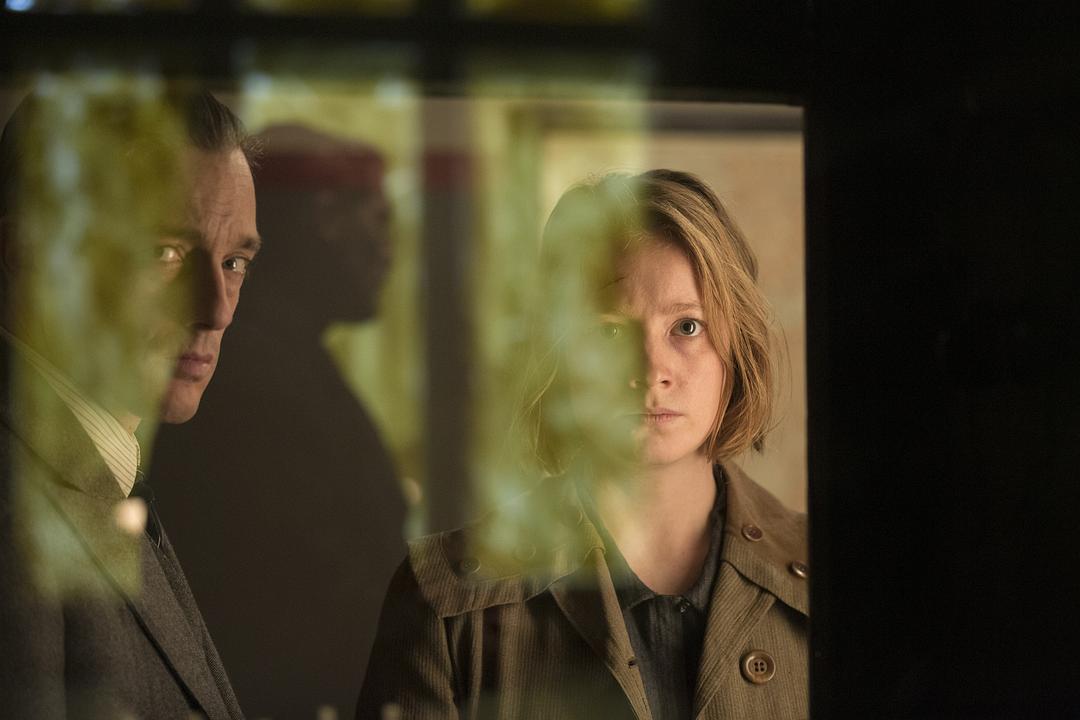 《巴比伦柏林第三季》海报第8张图片