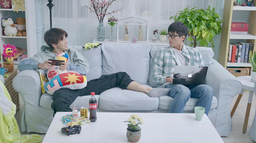 《我们才不是兄弟呢》海报第17张图片