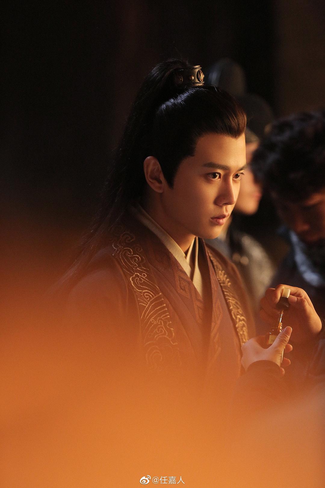 《锦衣之下》海报第49张图片