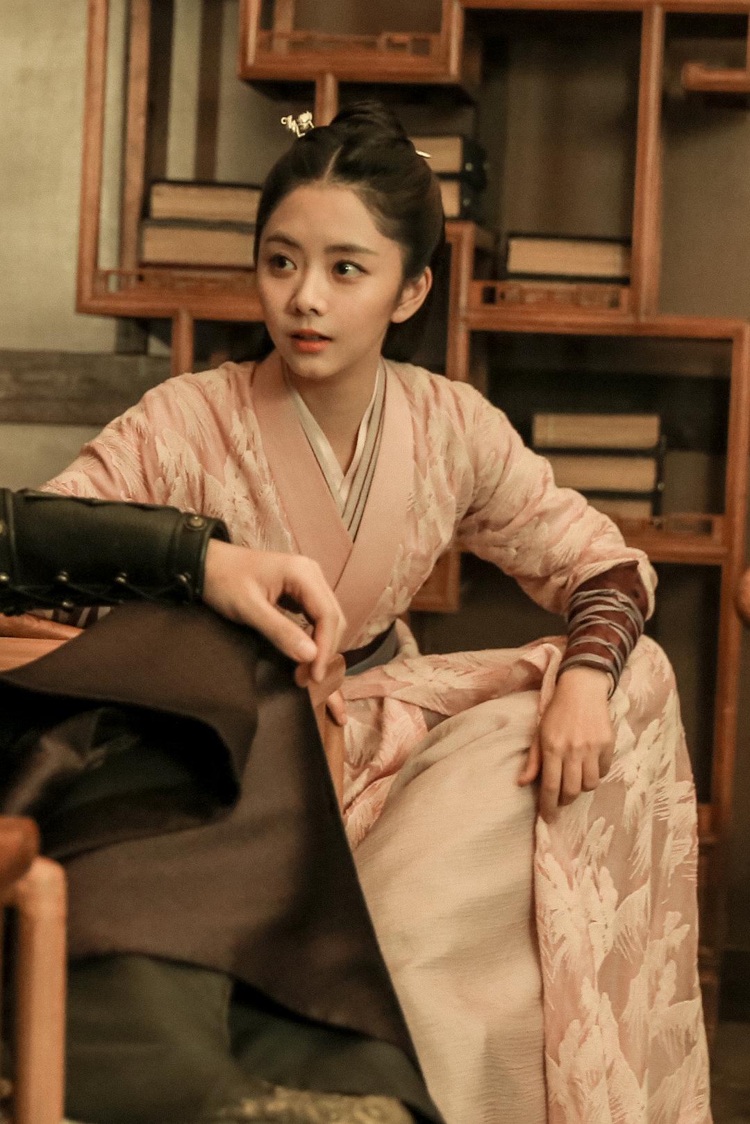 《锦衣之下》海报第60张图片