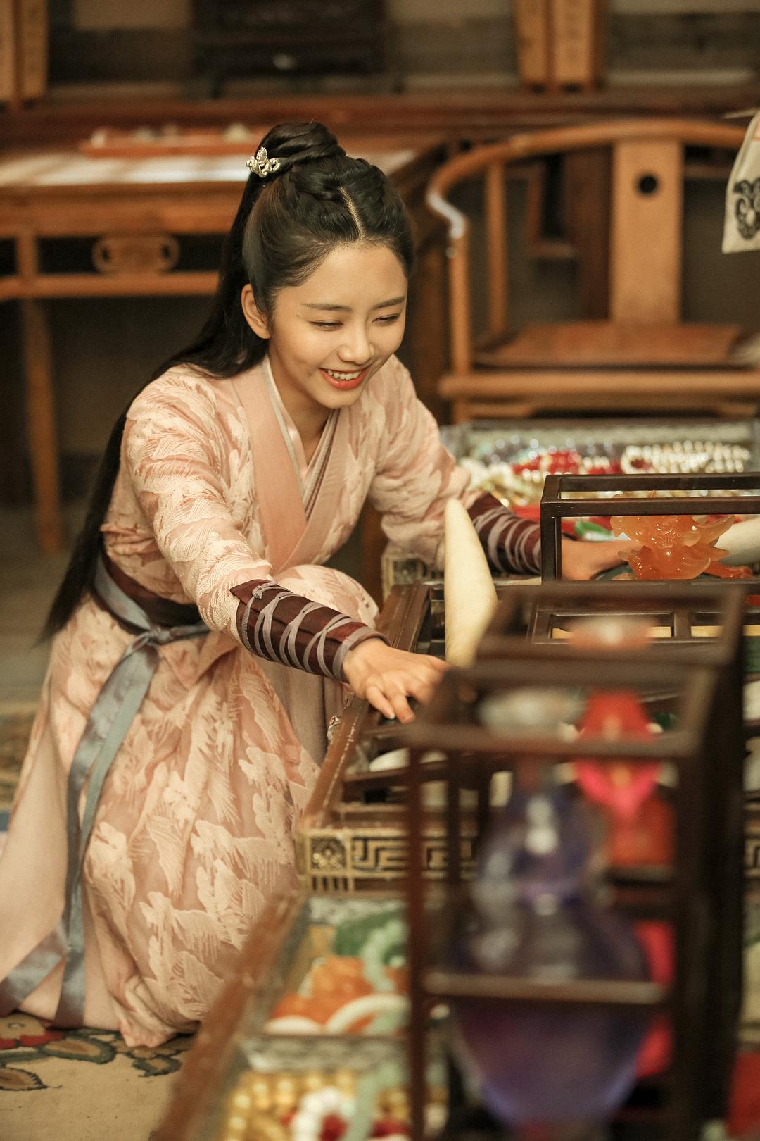 《锦衣之下》海报第52张图片