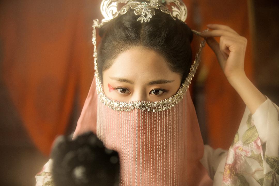 《锦衣之下》海报第41张图片