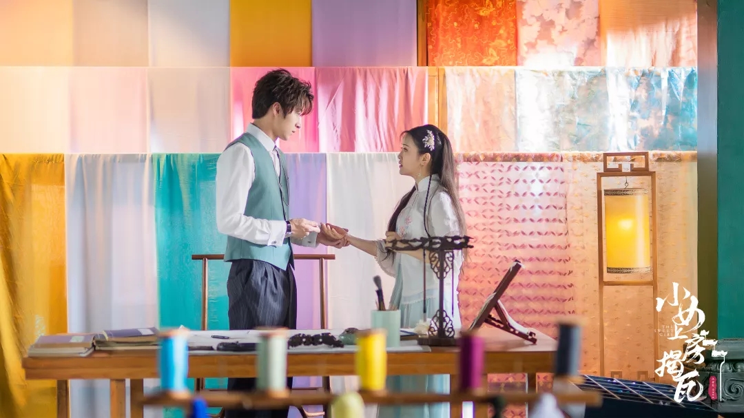 《小女上房揭瓦》剧照