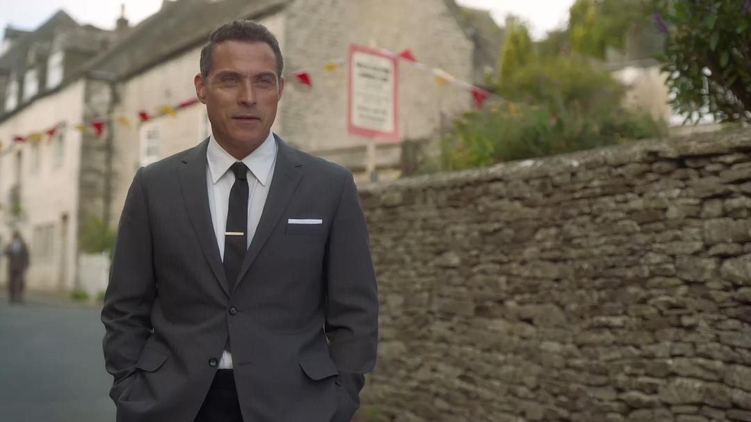 《灰马酒店》剧照第18张图片