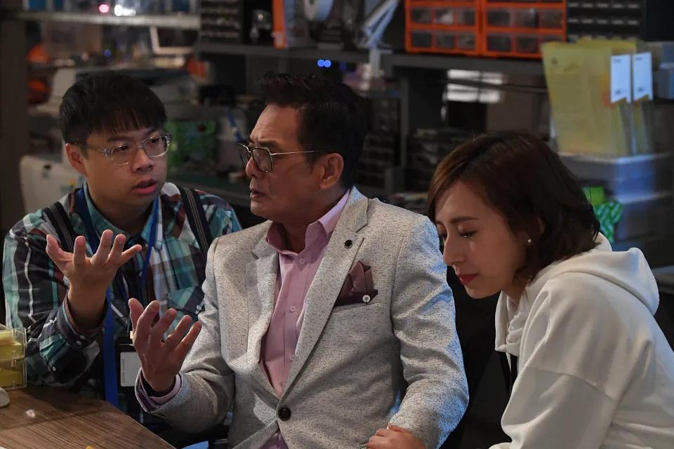 《坚离地爱坚离地》剧照