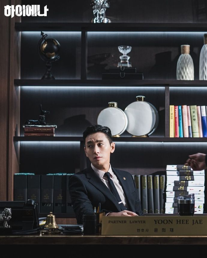 《鬣狗式生存》剧照第10张图片