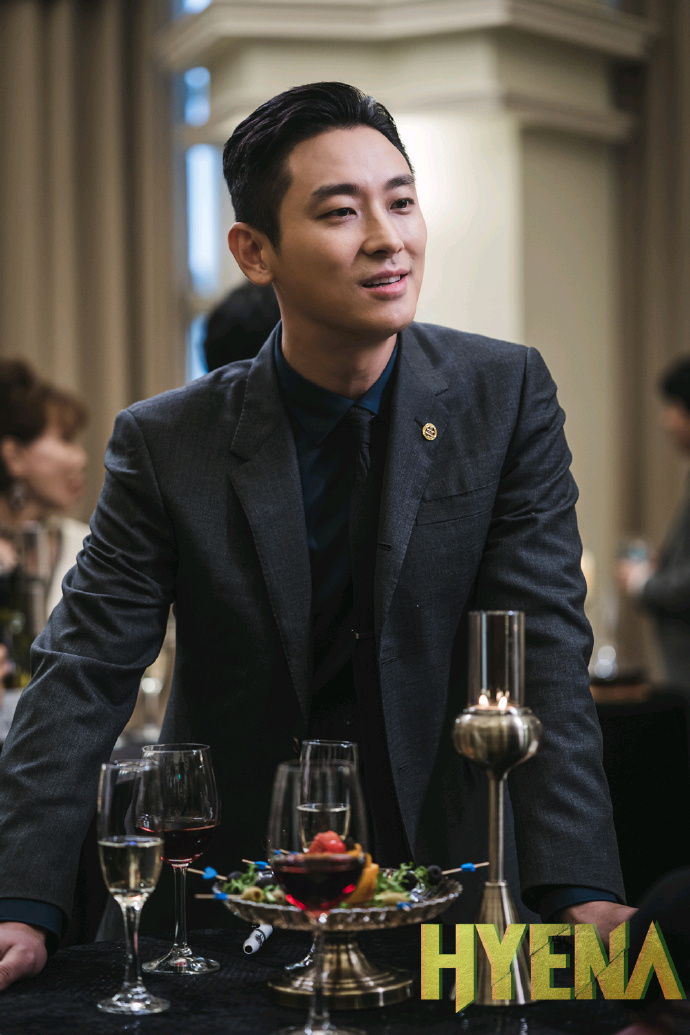 《鬣狗式生存》剧照第16张图片