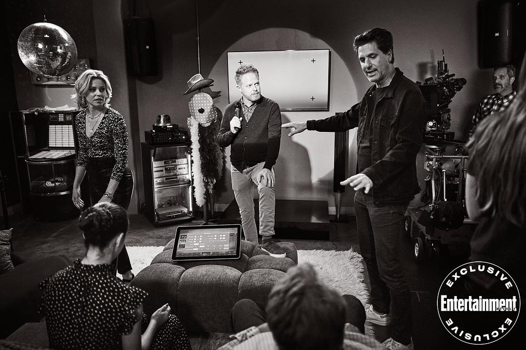 《摩登家庭第十一季》海报第18张图片