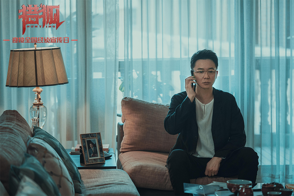 王柏林（刘奕君饰）操...