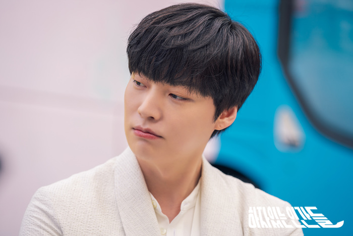 《有瑕疵的人们》剧照第19张图片