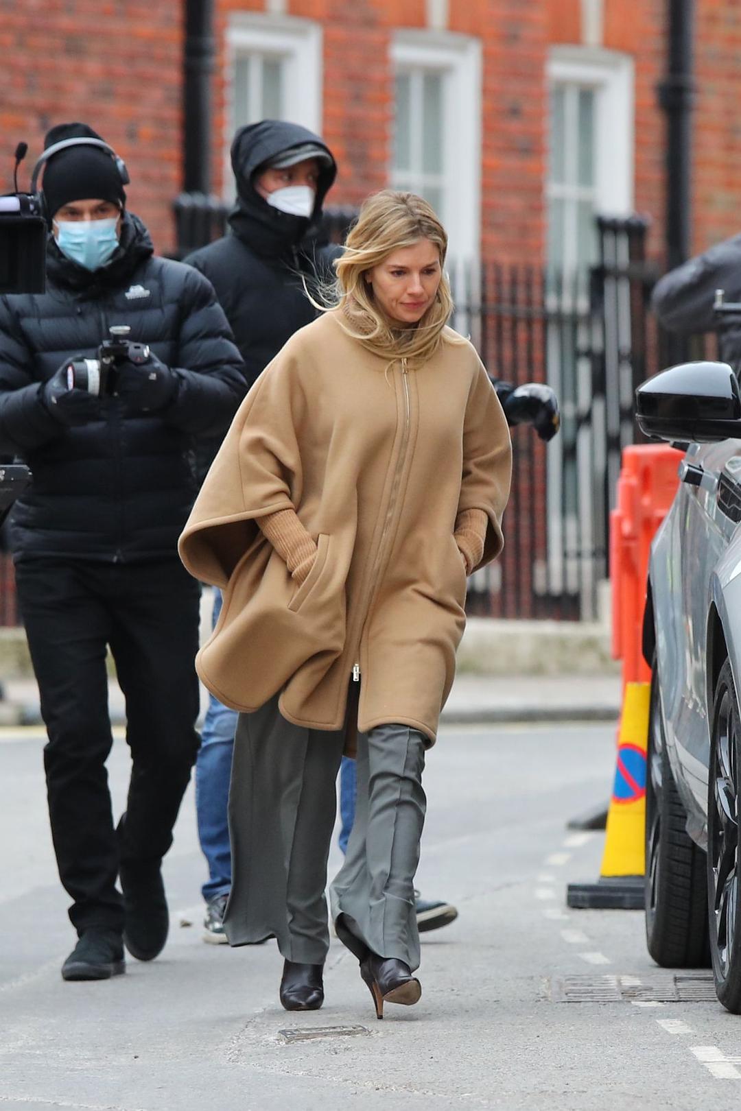 《剖析丑闻》剧照第19张图片