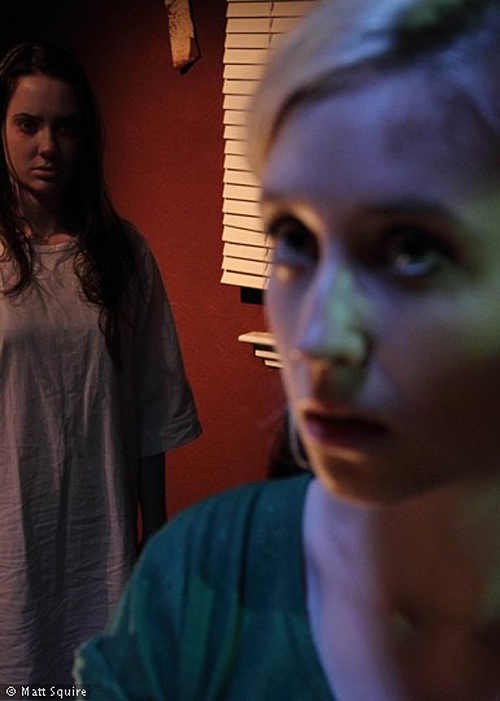 《鬼影喧嚣第一季》海报第12张图片